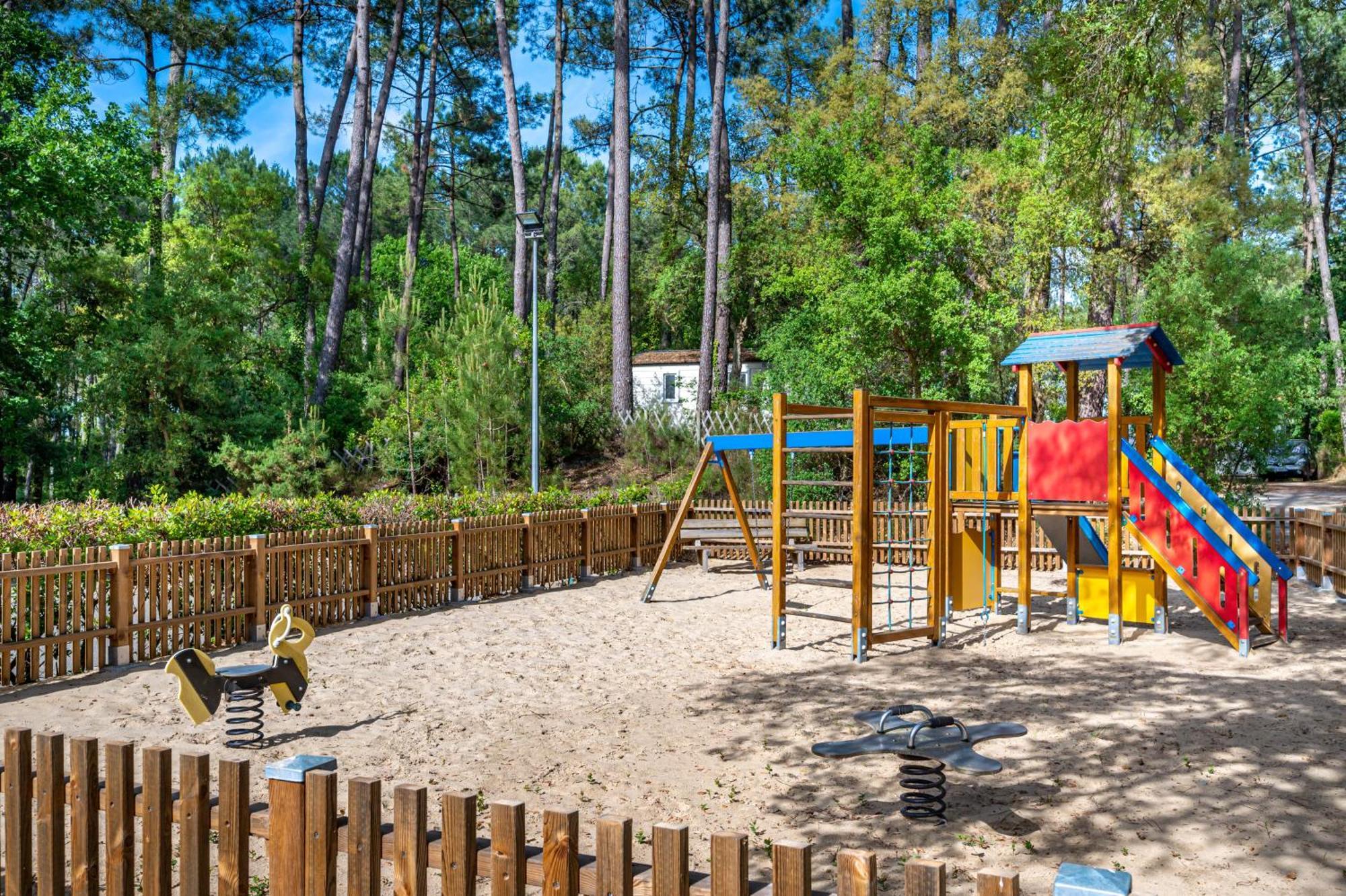 Camping-Village Vacances Les Deux Etangs Сеньосс Екстер'єр фото